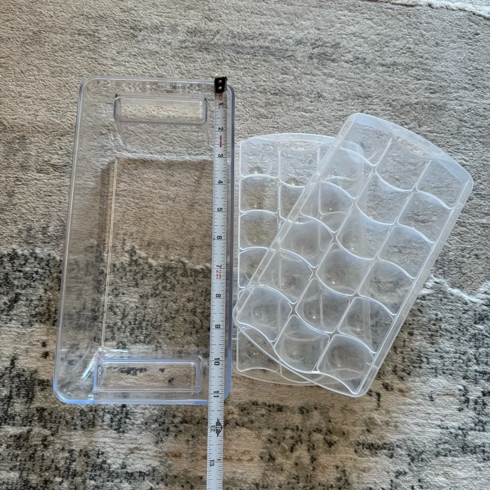🛍🏙3️⃣ for $1️⃣5️⃣ Bundle of 2 ice cube trays and plastic storage bin